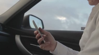 Smartphone'da swiping işadamı