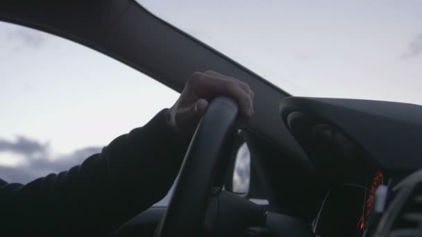 Hand on steering wheel — Stock Video