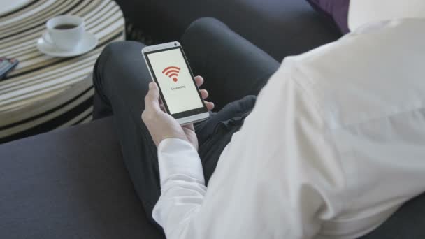 Smartphone conectado a WiFi — Vídeo de stock