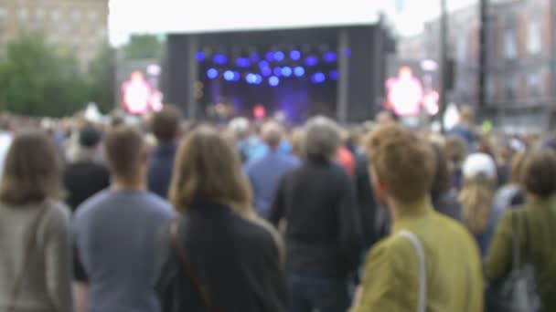 Kerumunan penonton artis di atas panggung — Stok Video