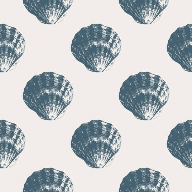 Bej arka planda izole edilmiş deniz kabuğu kolleksiyonunun dikişsiz desenli taşıyıcısı. İç tasarım, baskılar, kumaş veya arkaplan için