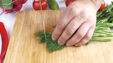 Dereotu doğranmış