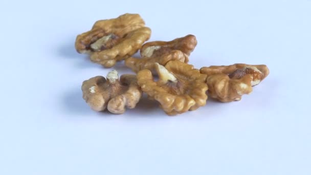 Walnoten. Walnut kernels. Schoon organische walnoten. — Stockvideo