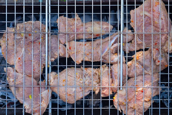 Processo de cozimento churrasco grelha de porco — Fotografia de Stock