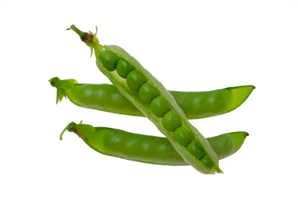 白い背景に新鮮な緑のエンドウ豆 — ストック写真