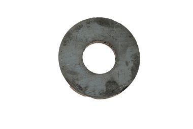 Yuvarlak mıknatıs üzerinde beyaz izole