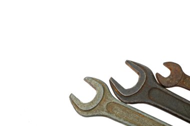 Beyaz arkaplanda izole edilmiş eski İngiliz anahtarı