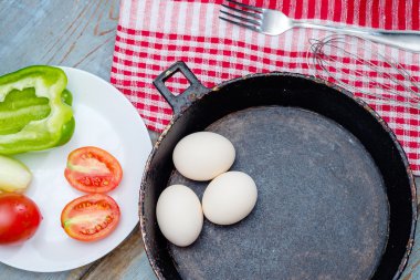 Omlet için taze malzemeler