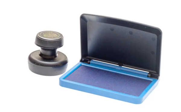 Гумова марка з відкритою синьою чорнильною прокладкою ізольована — стокове фото