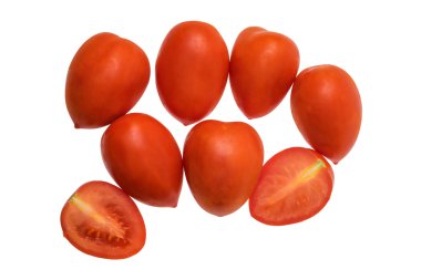 Beyaz arkaplanda izole domatesler