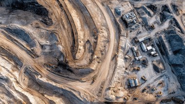 açık petrol madencilik endüstrisi. yukarıdan hava görüntüsü