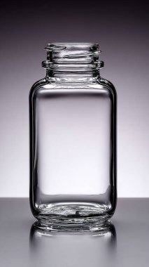 Beyaz arkaplanda boş cam kap izole edildi