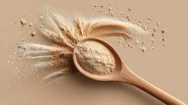 Açık arkaplanda kakao tozu olan kaşık