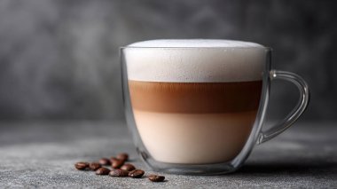 Masada lezzetli kahve var.