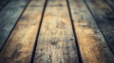 Boş tahta masa ve bulanık arkaplan