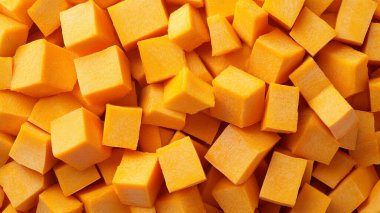 Sarı peynir yığını.