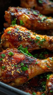 Tavada kızarmış tavuk bacağı. yüksek kaliteli fotoğraf