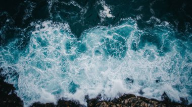 Sabah güzel deniz dalgaları