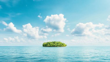 Bulutlu güzel deniz ve mavi gökyüzü