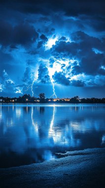 Yıldırımlı fırtına bulutları -- kaos 15 -- ar 9: 16 -- stilize 150 --v 6.1 Job ID: b27613f1-4e4d-47f4-a913-c56d72fc7a2e