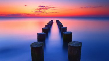 Gölün üzerinde güzel bir gün batımı