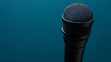 Sağ tarafında boş kopya alanı olan mikrofon