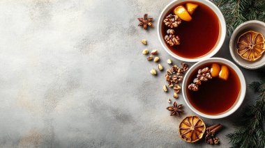 Portakal, tarçın, zencefil ve baharatlı Noel içeceği.