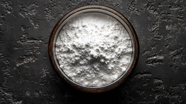 Siyah, boş, yuvarlak bir ayna.