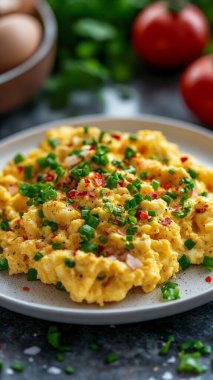 Domuz pastırmalı yumurta ve sebze.