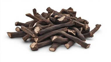 Tarçın beyaz arkaplanda izole edildi