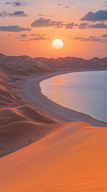 Denizin üzerinde güzel bir gün batımı