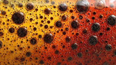 Bir bardak birayı kapat.