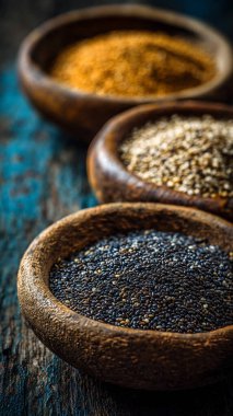 Farklı tohum ve baharatlarla organik gıda konsepti. rustik biçim