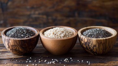 Tahta kasede siyah beyaz pirinç.