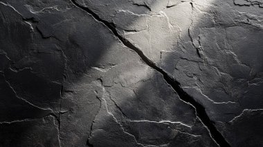 Çatlak yüzeyi olan koyu gri desen arkaplanı