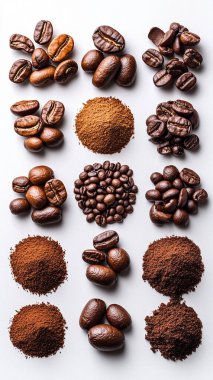 çeşitli kahve çekirdekleri ve kahve taneleri koleksiyonu. izole.