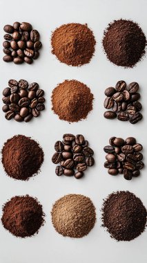 Beyaz arkaplanda kahve çekirdekleri