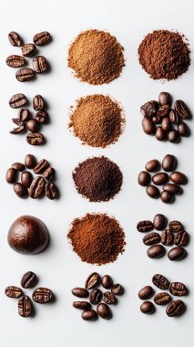 Beyaz arka planda kahve ve baharatlar