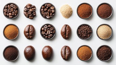 Kahve çekirdekleri, tarçın ve çikolata kaseleri.