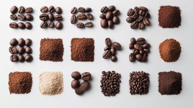 Kahve çekirdekleri ve beyaz arka planda çeşitli fasulye türleri, üst görünüm