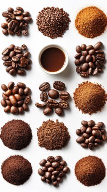 Beyaz arka planda kahve ve baharatlar