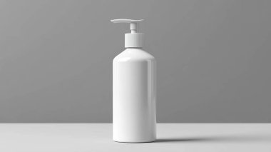 Gri arka planda boş bir sabun şişesi. Metin için boşluk