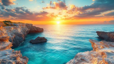 Gün batımında güzel deniz manzarası