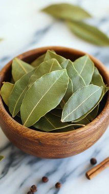 Saha yaprağıyla kurumuş yapraklar