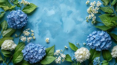 Ahşap arka planda güzel çiçekler. Çiçek deseni.