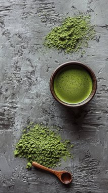 Yeşil çay, beyaz bardakta..