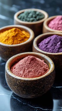 masadaki çeşitli baharatlar, kopyalanmış üst görünüm