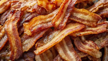 Tavada kızarmış pastırma..