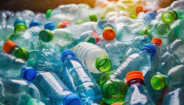 Geri dönüşüm suyu olan plastik şişeler