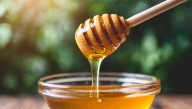 Ahşap arka plan üzerinde tatlım.